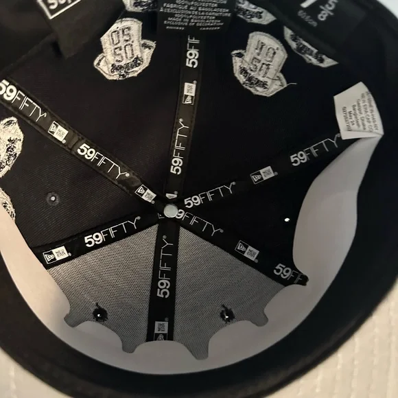 Supreme Black Cap - Picture 2 of 8